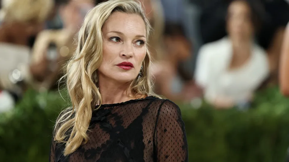Au-delà des podiums : la vie et l'héritage de Kate Moss