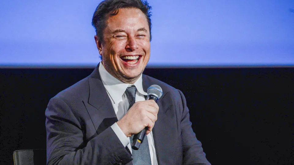 Dit is wat Elon Musk met zijn biljoen dollar kan kopen