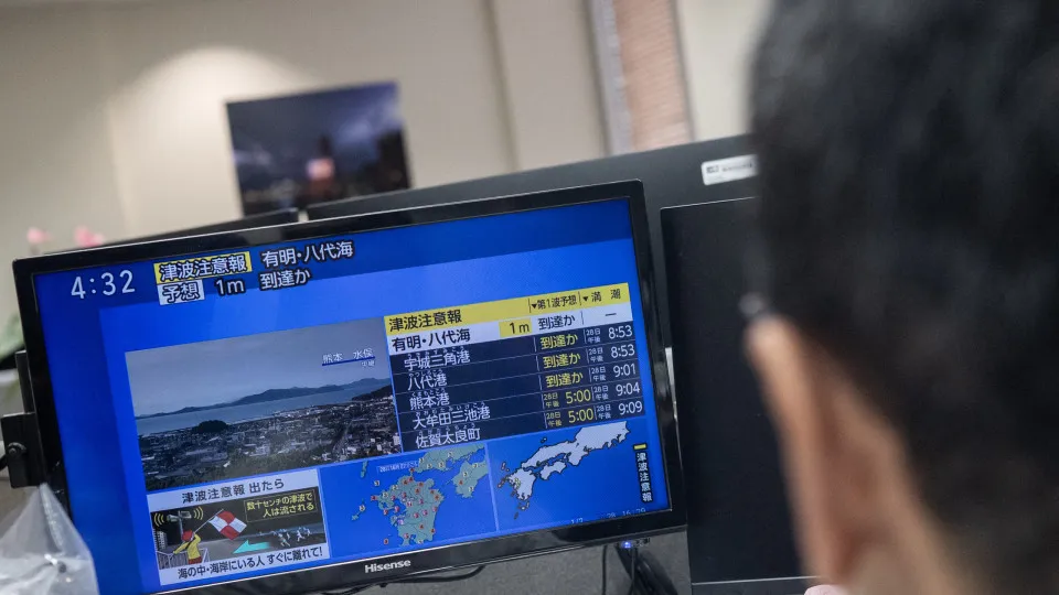 Powerful 7.1 magnitude earthquake strikes Japan as tsunami alert issued