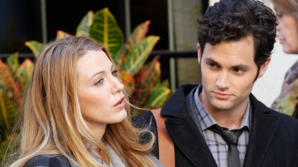 On-screen siblings you didn't know dated in real life