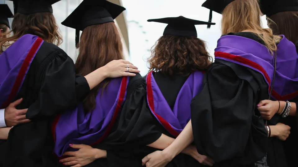Landen waar meer vrouwen dan mannen naar de universiteit gaan